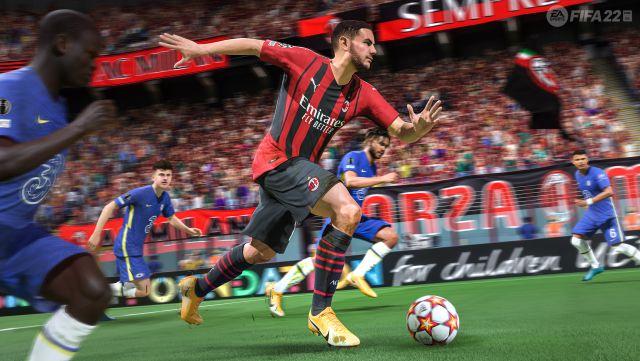 Una imatge del gameplay de FIFA 22.